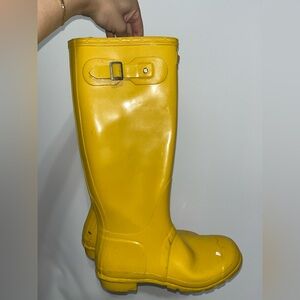 Hunter Original Tall Gloss Rain Boots — Yellow — Women’s 9 (Men’s 7)